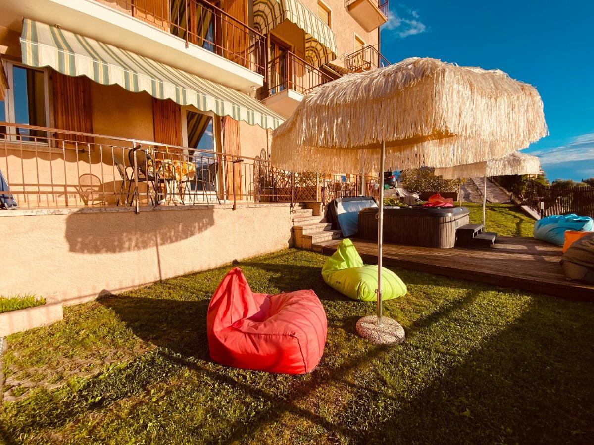 Appartamenti Iride Brenzone sul Garda Exterior foto
