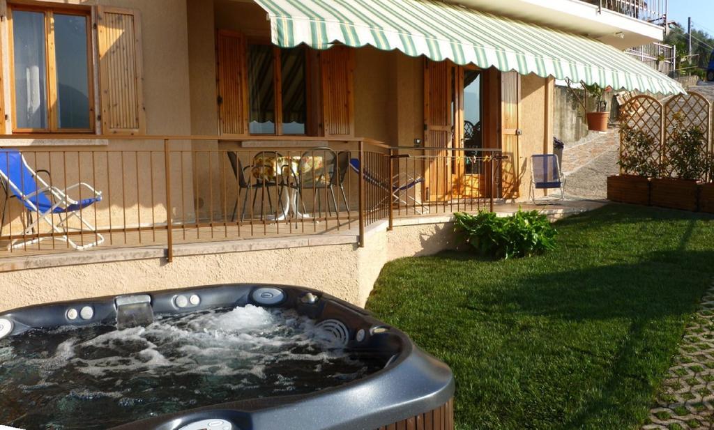 Appartamenti Iride Brenzone sul Garda Exterior foto